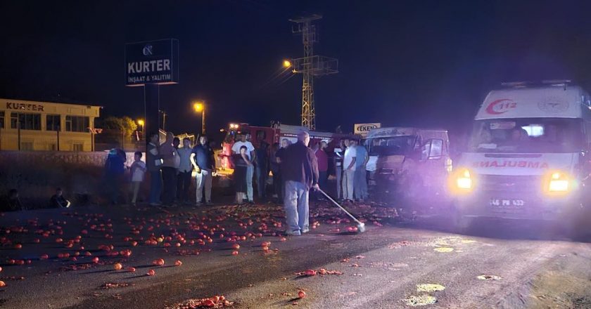 Kahramanmaraş'ta minibüs ile traktör çarpıştı: 10 yaralı